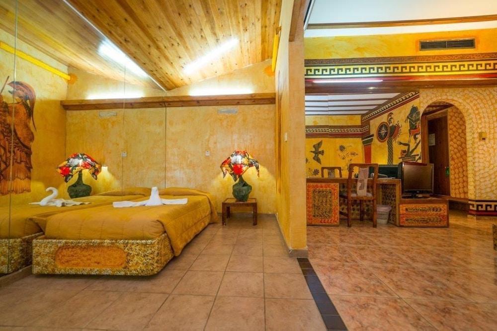 Roman Boutique Hotel Paphos Ngoại thất bức ảnh