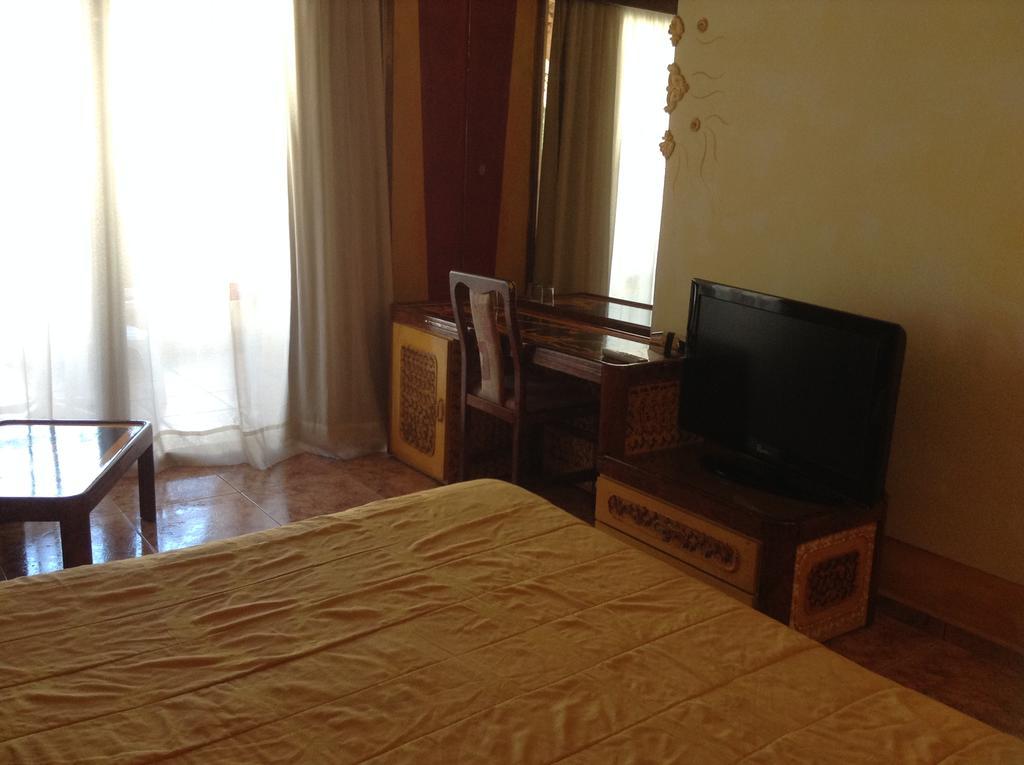 Roman Boutique Hotel Paphos Ngoại thất bức ảnh