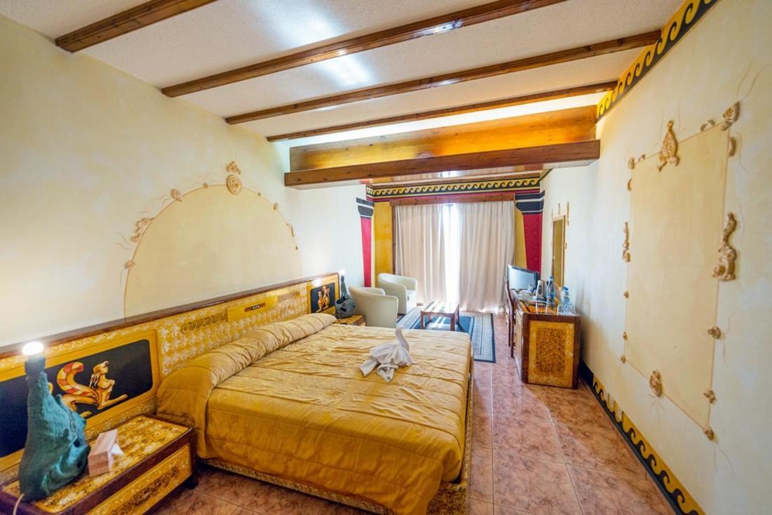 Roman Boutique Hotel Paphos Ngoại thất bức ảnh